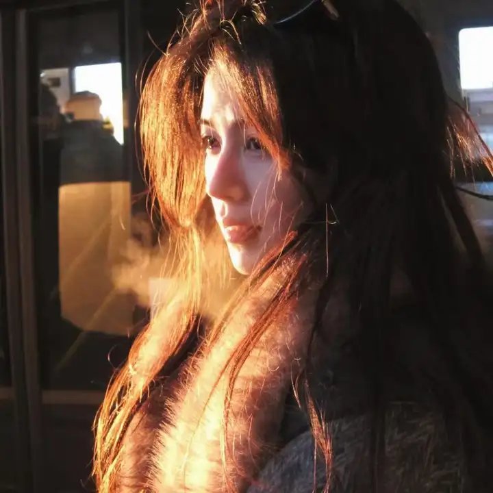 女人裙下